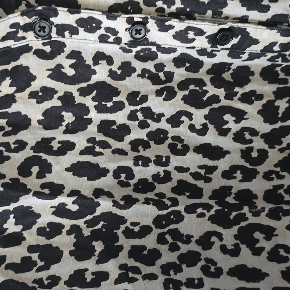 Women's long sleeve animal print button up blouse 100 percent linen size XL - Picture 3 of 6